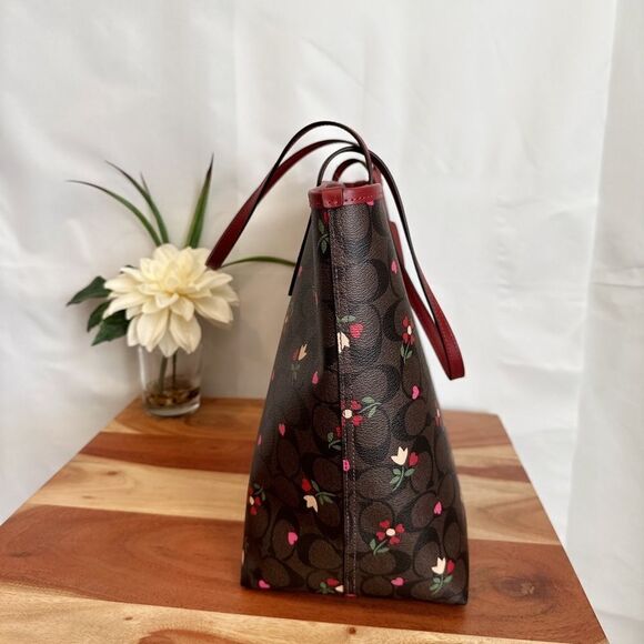Coach City Tote In Signature Canvas With Heart Petal Print - Picture 6 of 7
